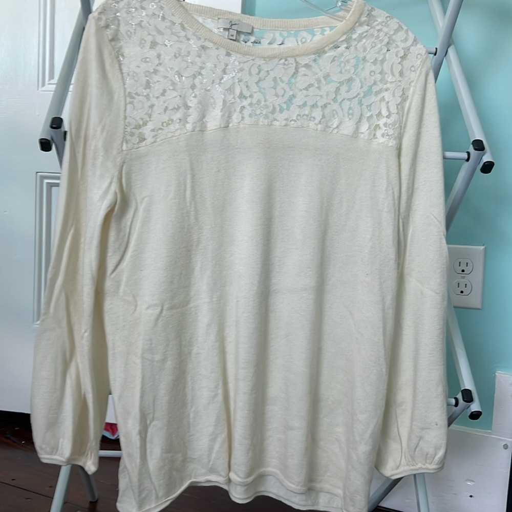 Beautiful Joie lightweight off white sweater, perfect for early spring!